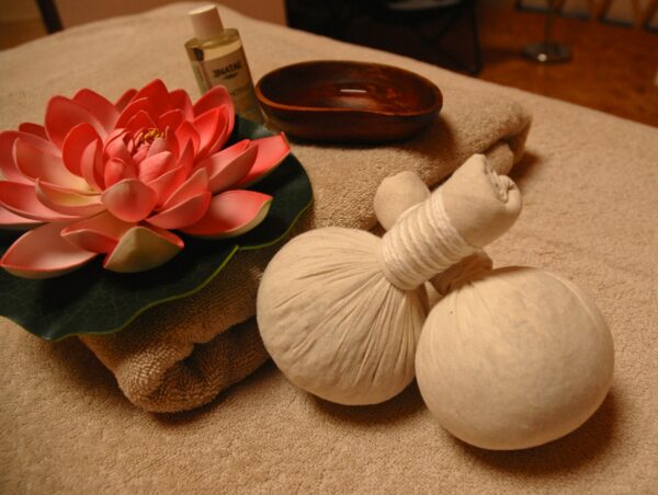 Soin de beauté - Centre beauté bien-être - Massage, soin du corps et visage, épilation - Éco responsable, produits naturels à Péron.